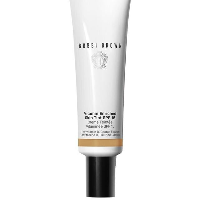 El tono de piel enriquecido con vitamina Bobbi Brown.